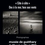 "Côte à côte - Dos à la mer, face aux vents" - Photographie